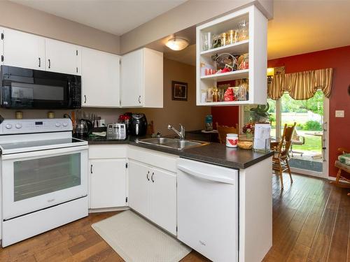 1217 Green Road, Sicamous, BC - Indoor Photo Showing Kitchen With Double Sink