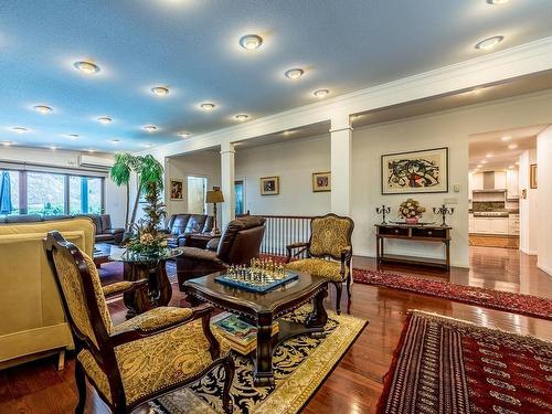 2736 Thompson Drive, Kamloops, BC - Indoor Photo Showing Living Room