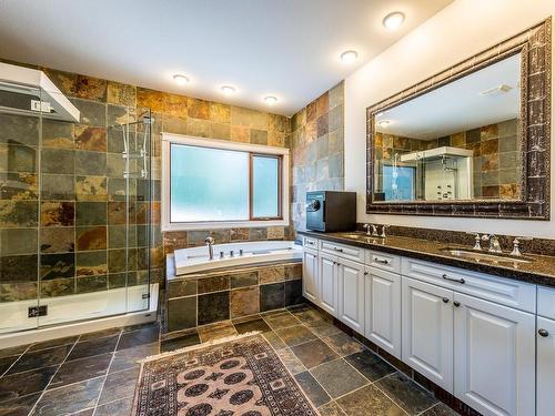 2736 Thompson Drive, Kamloops, BC - Indoor Photo Showing Bathroom