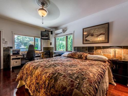 2736 Thompson Drive, Kamloops, BC - Indoor Photo Showing Bedroom