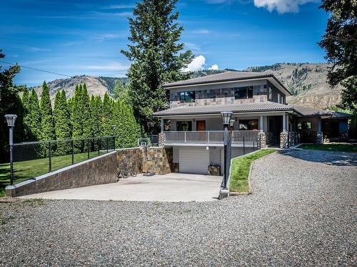 2736 Thompson Drive, Kamloops, BC - Outdoor With Deck Patio Veranda