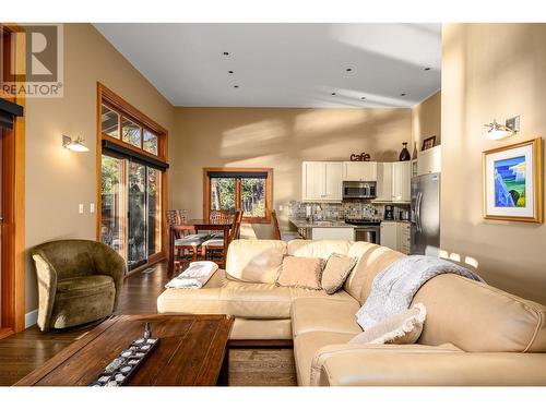 9845 Eastside Road Unit# 27, Vernon, BC - Indoor Photo Showing Living Room