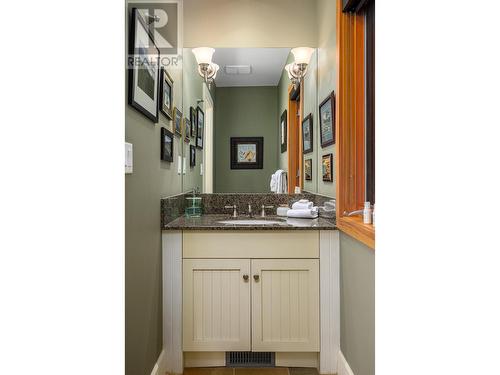 9845 Eastside Road Unit# 27, Vernon, BC - Indoor Photo Showing Bathroom