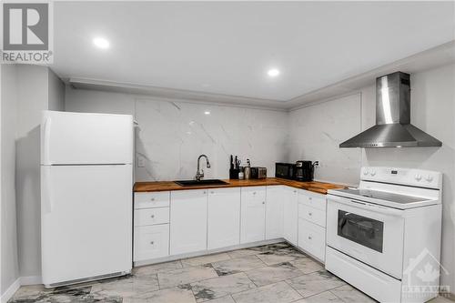 Disclaimer: Tenant's personal items were digitally removed/modified to showcase the property. - 7 Heathcliffe Court, Kanata, ON - Indoor Photo Showing Kitchen