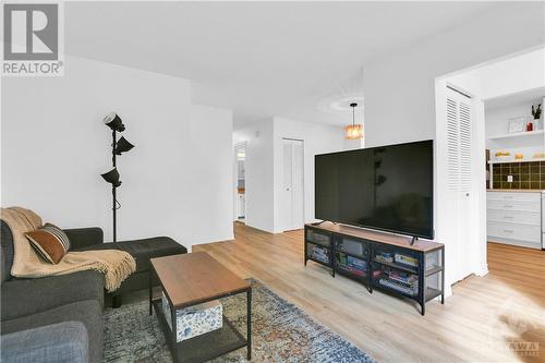 Living Area - Upper Unit - 7 Heathcliffe Court, Kanata, ON - Indoor Photo Showing Living Room