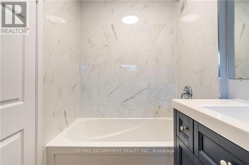 163 Florence Street, Hamilton, ON - Indoor Photo Showing Bathroom