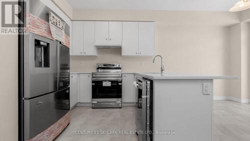 103 Keelson Street, Niagara Falls, ON - Indoor Photo Showing Kitchen