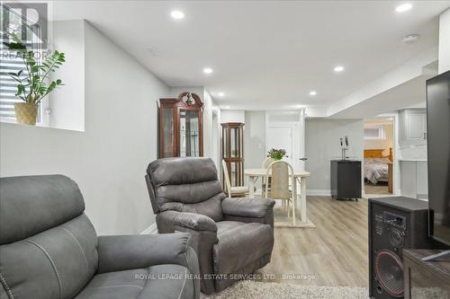 1291 Princeton Crescent, Burlington, ON - Indoor Photo Showing Living Room