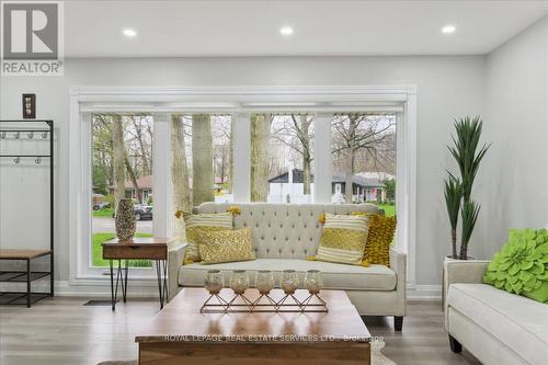 1291 Princeton Crescent, Burlington, ON - Indoor Photo Showing Living Room