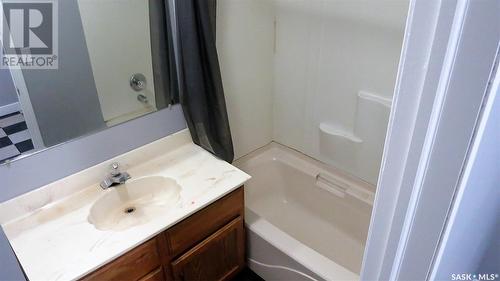 2332 Edgar Street, Regina, SK - Indoor Photo Showing Bathroom