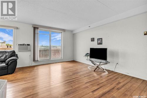 317 4045 Rae Street, Regina, SK - Indoor Photo Showing Living Room