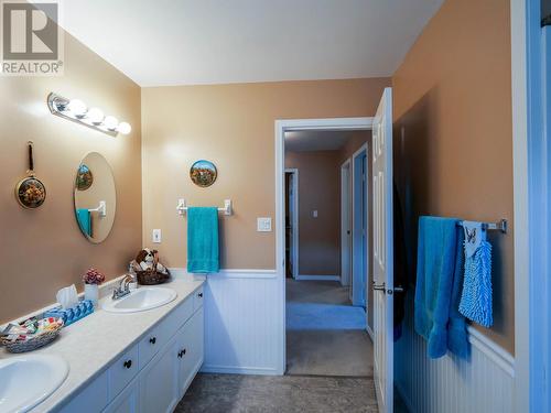 588 Dixon Street, Quesnel, BC - Indoor Photo Showing Bathroom