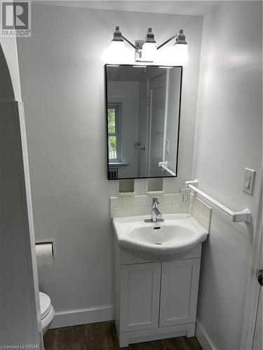 49 West Avenue, Kitchener, ON - Indoor Photo Showing Bathroom