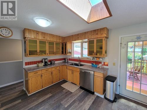 429 12Th Avenue, Keremeos, BC - Indoor Photo Showing Kitchen