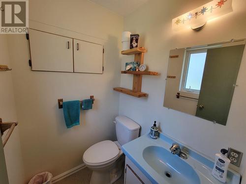 429 12Th Avenue, Keremeos, BC - Indoor Photo Showing Bathroom