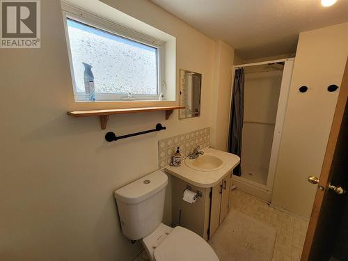 429 12Th Avenue, Keremeos, BC - Indoor Photo Showing Bathroom