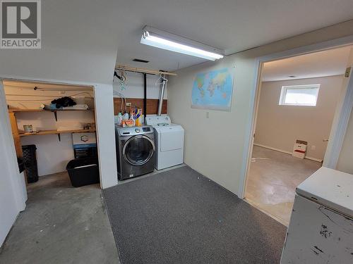 429 12Th Avenue, Keremeos, BC - Indoor Photo Showing Laundry Room