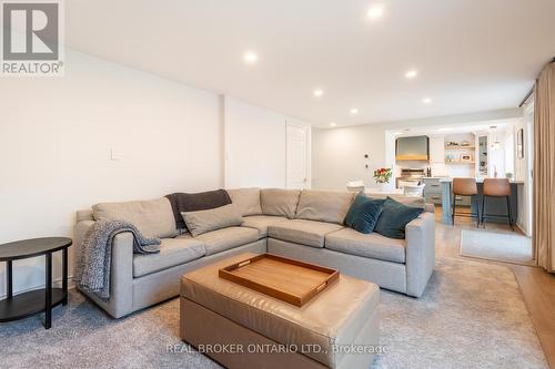 2236 Mount Forest Drive, Burlington, ON - Indoor Photo Showing Living Room