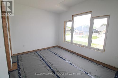 624 26Th Avenue, Hanover, ON - Indoor Photo Showing Other Room