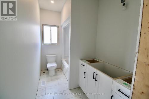 624 26Th Avenue, Hanover, ON - Indoor Photo Showing Bathroom