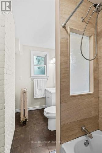 15 Freeman Place, Hamilton, ON - Indoor Photo Showing Bathroom