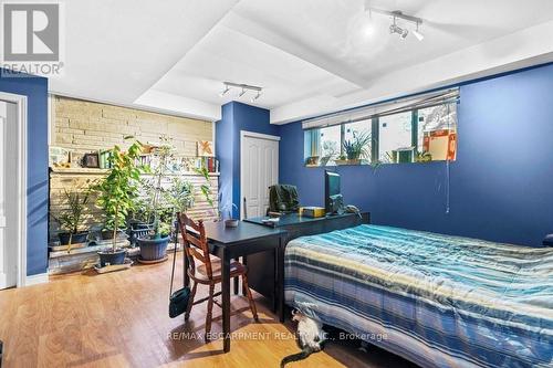 15 Freeman Place, Hamilton, ON - Indoor Photo Showing Bedroom