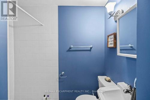 15 Freeman Place, Hamilton, ON - Indoor Photo Showing Bathroom