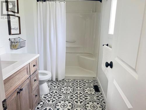 1107 Beach Place, Chase, BC - Indoor Photo Showing Bathroom