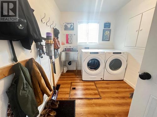 1107 Beach Place, Chase, BC - Indoor Photo Showing Laundry Room