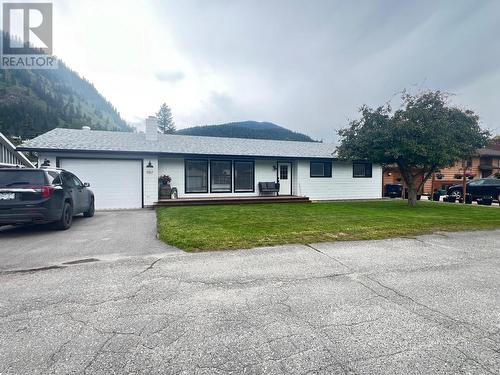 1107 Beach Place, Chase, BC - Outdoor