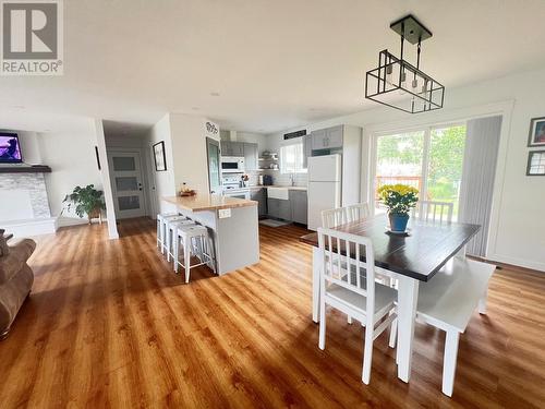 1107 Beach Place, Chase, BC - Indoor Photo Showing Dining Room