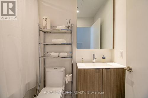 404 - 20 Edward Street, Toronto, ON - Indoor Photo Showing Bathroom