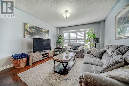 99 Mondeo Drive, Toronto, ON - Indoor Photo Showing Living Room