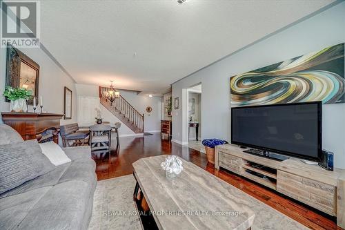 99 Mondeo Drive, Toronto, ON - Indoor Photo Showing Living Room