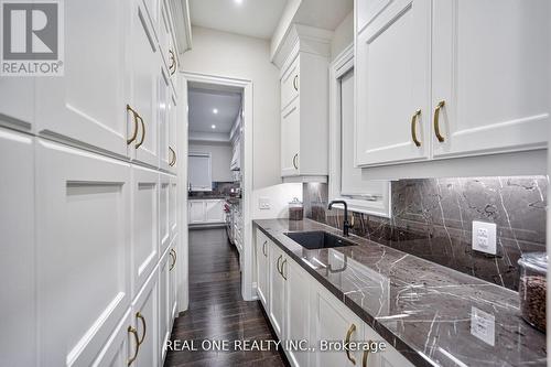 149 Milky Way Drive, Richmond Hill, ON - Indoor Photo Showing Kitchen