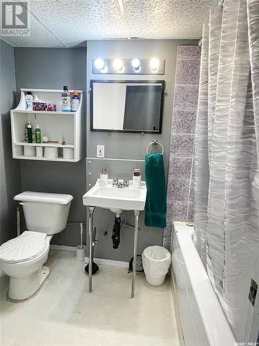 67 Dunfield Crescent, Meadow Lake, SK - Indoor Photo Showing Bathroom