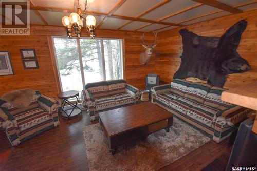 228 Sunset Place, Echo Bay, SK - Indoor Photo Showing Living Room