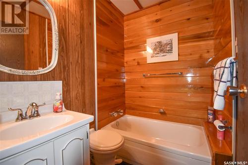 228 Sunset Place, Echo Bay, SK - Indoor Photo Showing Bathroom