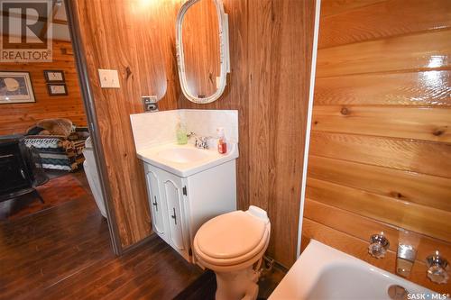 228 Sunset Place, Echo Bay, SK - Indoor Photo Showing Bathroom
