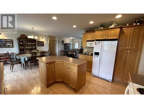 5153 Lakes Road, 108 Mile Ranch, BC - Indoor Photo Showing Kitchen