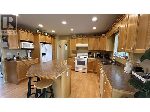 5153 Lakes Road, 108 Mile Ranch, BC - Indoor Photo Showing Kitchen With Double Sink