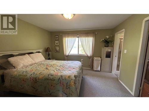 5153 Lakes Road, 108 Mile Ranch, BC - Indoor Photo Showing Bedroom