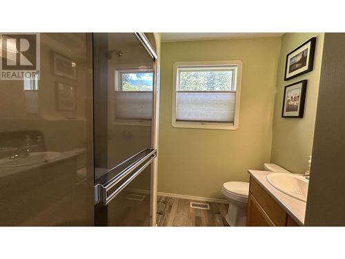 5153 Lakes Road, 108 Mile Ranch, BC - Indoor Photo Showing Bathroom