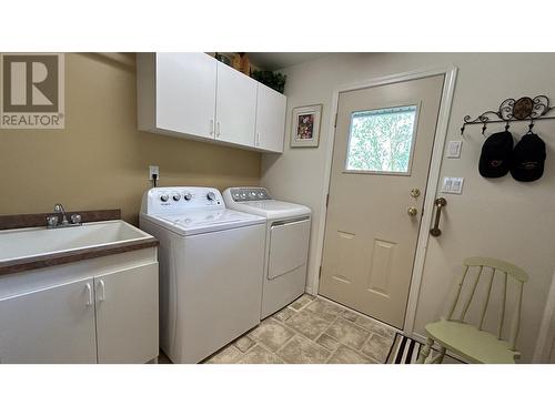 5153 Lakes Road, 108 Mile Ranch, BC - Indoor Photo Showing Laundry Room