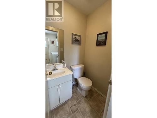 5153 Lakes Road, 108 Mile Ranch, BC - Indoor Photo Showing Bathroom