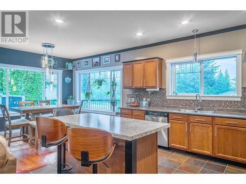 2593 Glenmount Place, Blind Bay, BC - Indoor Photo Showing Kitchen