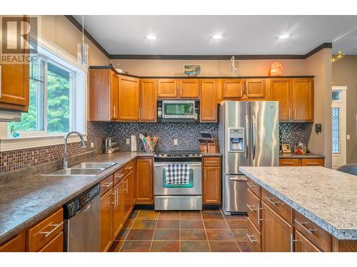 2593 Glenmount Place, Blind Bay, BC - Indoor Photo Showing Kitchen With Double Sink