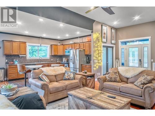 2593 Glenmount Place, Blind Bay, BC - Indoor Photo Showing Living Room