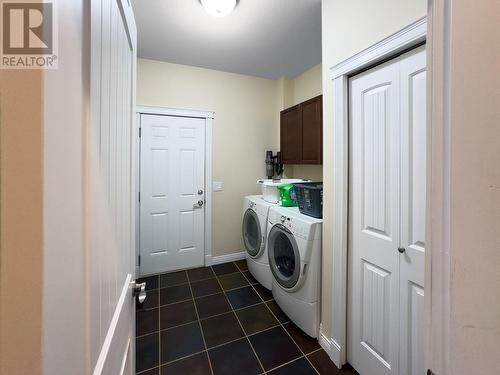 2593 Glenmount Place, Blind Bay, BC - Indoor Photo Showing Laundry Room