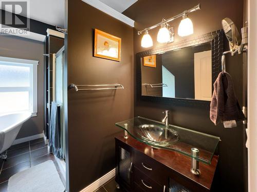 2593 Glenmount Place, Blind Bay, BC - Indoor Photo Showing Bathroom